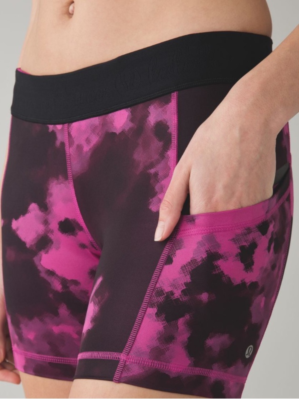 Lululemon What The Sport Short II
Blooming Pixie Raspberry Black